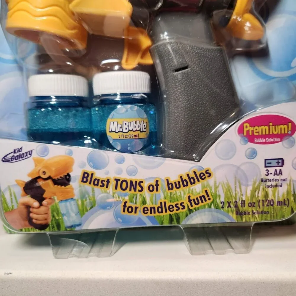 Mr. Bubble YELLOW Shark Bubble Blaster Bundle Lights Sounds Solution Easy to ref